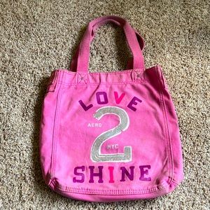 Love Aero bag pink color can fin laptop (optional) and can fit clothes.